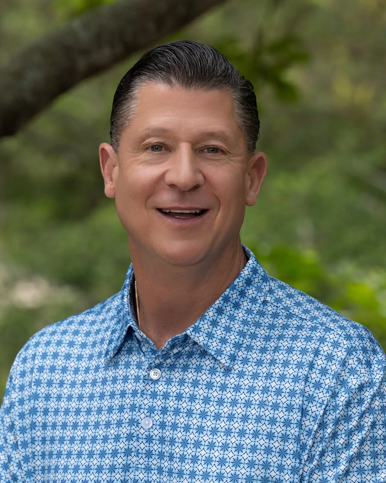 Experienced chiropractor combining traditional care with cutting-edge technology